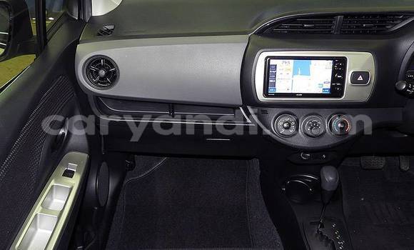 Acheter Import Voiture Toyota Vitz Blanc à Lusaka, Zambie Acheter Import Voiture Toyota Vitz Blanc à Lusaka, Zambie