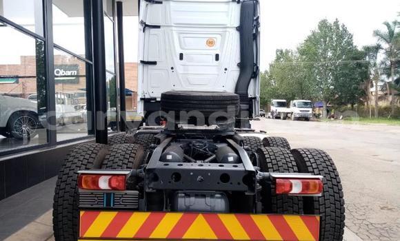 Nunua Ilio tumika Mercedes–Benz 2644 Nyeupe Lori ndani ya Chipata nchini Zambia Nunua Ilio tumika Mercedes–Benz 2644 Nyeupe Lori ndani ya Chipata nchini Zambia