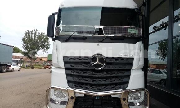 Nunua Ilio tumika Mercedes–Benz 2644 Nyeupe Lori ndani ya Chipata nchini Zambia Nunua Ilio tumika Mercedes–Benz 2644 Nyeupe Lori ndani ya Chipata nchini Zambia