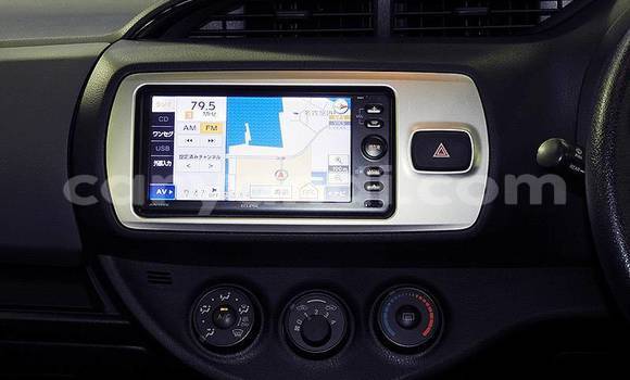 Acheter Import Voiture Toyota Vitz Blanc à Lusaka, Zambie Acheter Import Voiture Toyota Vitz Blanc à Lusaka, Zambie