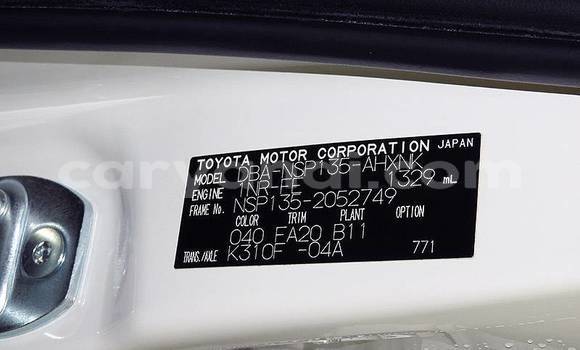 Acheter Import Voiture Toyota Vitz Blanc à Lusaka, Zambie Acheter Import Voiture Toyota Vitz Blanc à Lusaka, Zambie