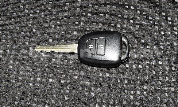 Acheter Import Voiture Toyota Vitz Blanc à Lusaka, Zambie Acheter Import Voiture Toyota Vitz Blanc à Lusaka, Zambie