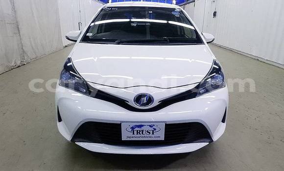 Acheter Import Voiture Toyota Vitz Blanc à Lusaka, Zambie Acheter Import Voiture Toyota Vitz Blanc à Lusaka, Zambie