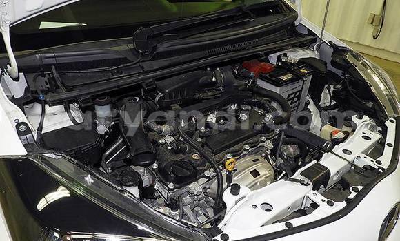 Acheter Import Voiture Toyota Vitz Blanc à Lusaka, Zambie Acheter Import Voiture Toyota Vitz Blanc à Lusaka, Zambie