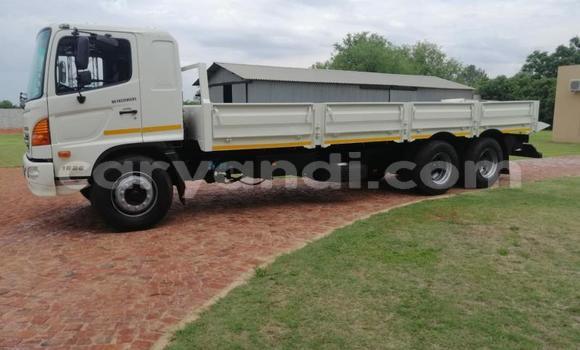 Acheter Occasion Utilitaire Hino 300 Series Blanc à Lusaka, Zambie Acheter Occasion Utilitaire Hino 300 Series Blanc à Lusaka, Zambie