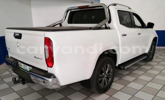 Nunua Ilio tumika Mercedes‒Benz X-klasse Concept Nyeupe Gari ndani ya Livingstone nchini Zambia Nunua Ilio tumika Mercedes‒Benz X-klasse Concept Nyeupe Gari ndani ya Livingstone nchini Zambia