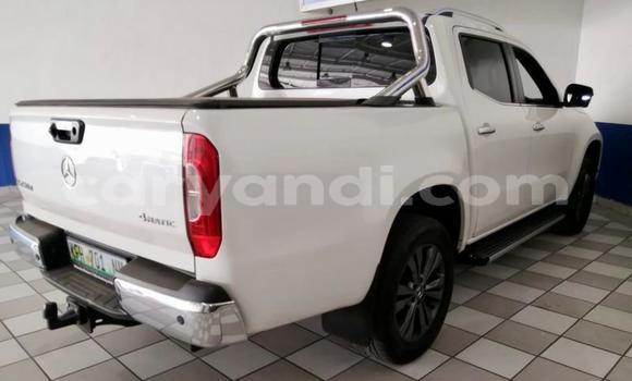 Nunua Ilio tumika Mercedes‒Benz X-klasse Concept Nyeupe Gari ndani ya Livingstone nchini Zambia Nunua Ilio tumika Mercedes‒Benz X-klasse Concept Nyeupe Gari ndani ya Livingstone nchini Zambia