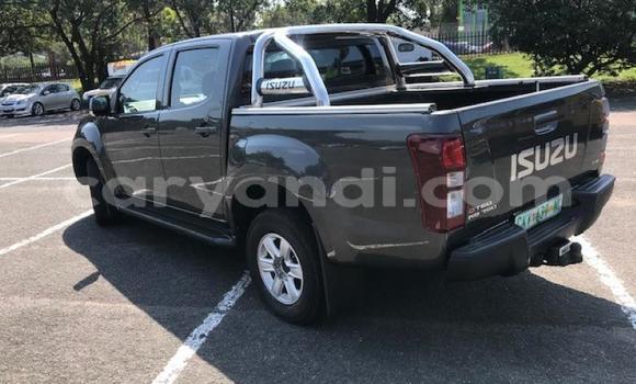 Acheter Occasion Voiture Isuzu KB Noir à Ndola, Zambie Acheter Occasion Voiture Isuzu KB Noir à Ndola, Zambie