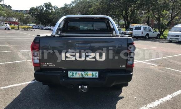 Acheter Occasion Voiture Isuzu KB Noir à Ndola, Zambie Acheter Occasion Voiture Isuzu KB Noir à Ndola, Zambie