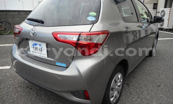 Acheter Import Voiture Toyota Vitz Marron à Lusaka, Zambie Acheter Import Voiture Toyota Vitz Marron à Lusaka, Zambie