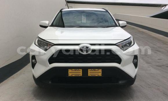 Acheter Occasion Voiture Toyota RAV4 Blanc à Kabwe, Zambie