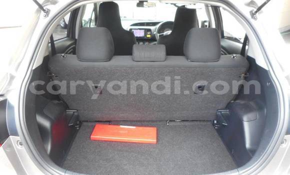 Acheter Import Voiture Toyota Vitz Marron à Lusaka, Zambie Acheter Import Voiture Toyota Vitz Marron à Lusaka, Zambie