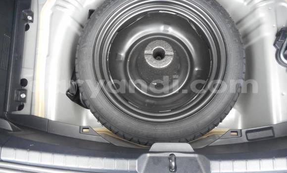 Acheter Import Voiture Toyota Vitz Marron à Lusaka, Zambie Acheter Import Voiture Toyota Vitz Marron à Lusaka, Zambie