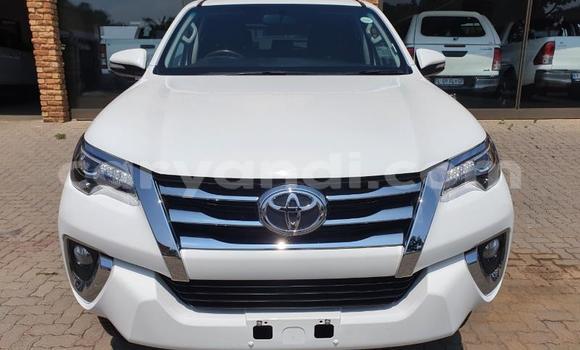 Acheter Occasion Voiture Toyota Fortuner Blanc à Kitwe, Zambie