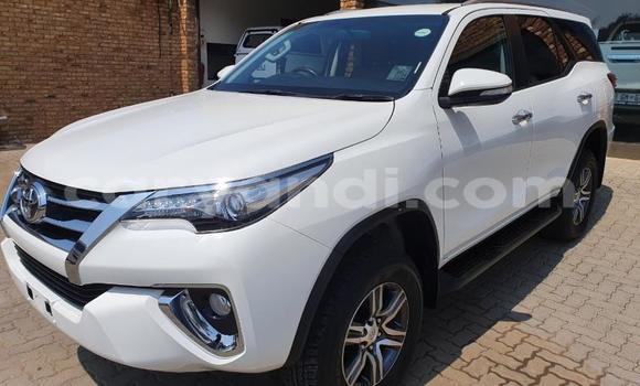 Acheter Occasion Voiture Toyota Fortuner Blanc à Kitwe, Zambie Acheter Occasion Voiture Toyota Fortuner Blanc à Kitwe, Zambie