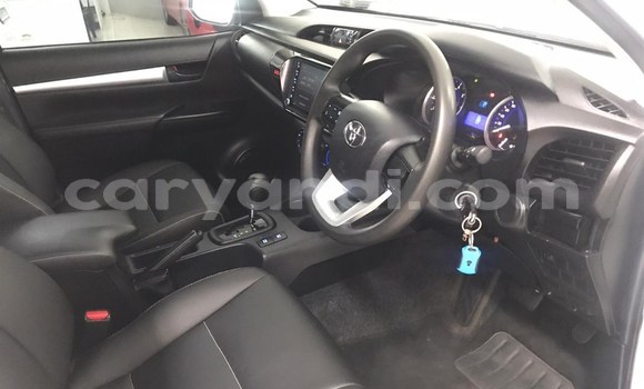 Nunua Ilio tumika Toyota Hilux Nyeupe Gari ndani ya Lusaka nchini Zambia Nunua Ilio tumika Toyota Hilux Nyeupe Gari ndani ya Lusaka nchini Zambia