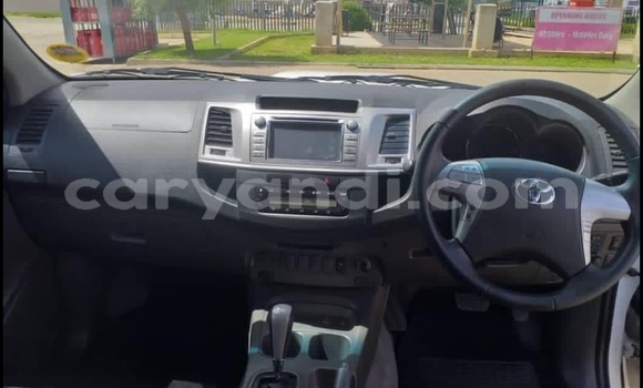 Acheter Occasion Voiture Toyota Hilux Blanc à Lusaka, Zambie Acheter Occasion Voiture Toyota Hilux Blanc à Lusaka, Zambie