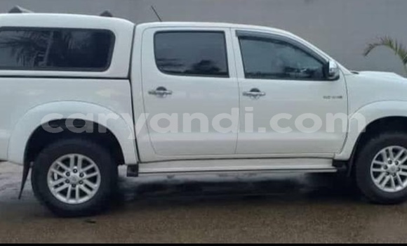 Acheter Occasion Voiture Toyota Hilux Blanc à Lusaka, Zambie Acheter Occasion Voiture Toyota Hilux Blanc à Lusaka, Zambie