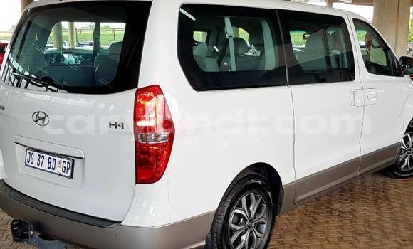 Buy Used Hyundai Starex (H-1) White Car in Chilanga in Lusaka Buy Used Hyundai Starex (H-1) White Car in Chilanga in Lusaka
