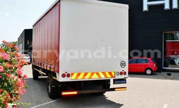 Acheter Occasion Utilitaire Hino 300 Series Blanc à Chingola, Zambie Acheter Occasion Utilitaire Hino 300 Series Blanc à Chingola, Zambie
