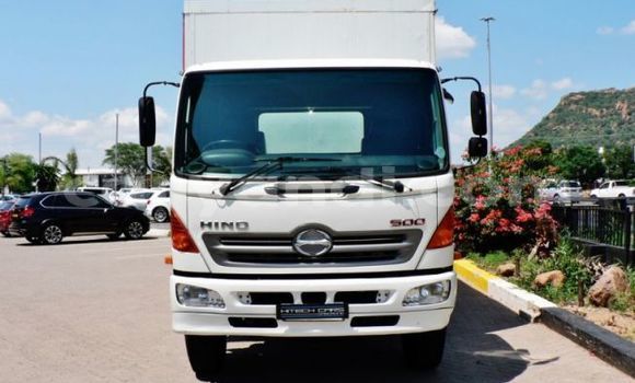 Acheter Occasion Utilitaire Hino 300 Series Blanc à Chingola, Zambie Acheter Occasion Utilitaire Hino 300 Series Blanc à Chingola, Zambie