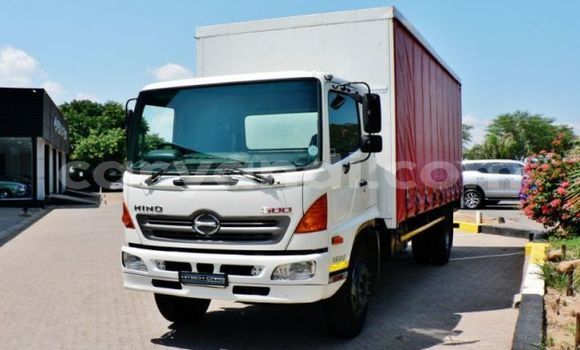 Acheter Occasion Utilitaire Hino 300 Series Blanc à Chingola, Zambie Acheter Occasion Utilitaire Hino 300 Series Blanc à Chingola, Zambie
