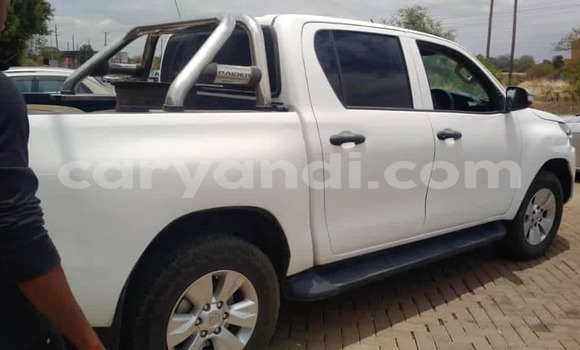 Nunua Ilio tumika Toyota Hilux Nyeupe Gari ndani ya Lusaka nchini Zambia Nunua Ilio tumika Toyota Hilux Nyeupe Gari ndani ya Lusaka nchini Zambia