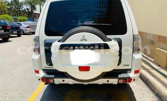 Nunua Ilio tumika Mitsubishi Pajero Nyeupe Gari ndani ya Lusaka nchini Zambia Nunua Ilio tumika Mitsubishi Pajero Nyeupe Gari ndani ya Lusaka nchini Zambia