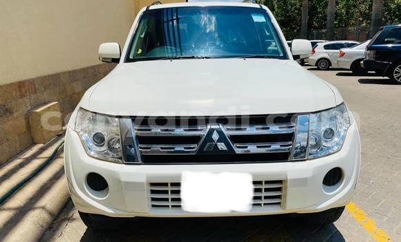 Nunua Ilio tumika Mitsubishi Pajero Nyeupe Gari ndani ya Lusaka nchini Zambia Nunua Ilio tumika Mitsubishi Pajero Nyeupe Gari ndani ya Lusaka nchini Zambia