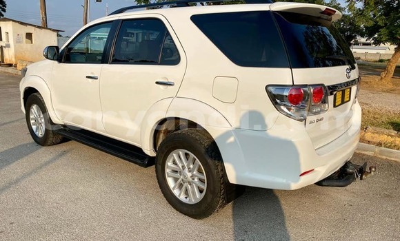 Nunua Ilio tumika Toyota Hilux Nyeupe Gari ndani ya Lusaka nchini Zambia Nunua Ilio tumika Toyota Hilux Nyeupe Gari ndani ya Lusaka nchini Zambia