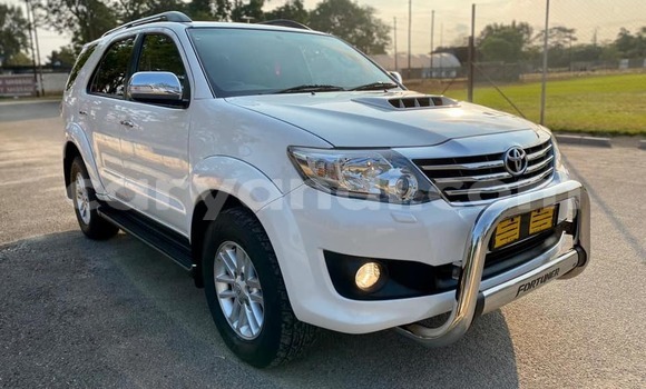 Nunua Ilio tumika Toyota Hilux Nyeupe Gari ndani ya Lusaka nchini Zambia Nunua Ilio tumika Toyota Hilux Nyeupe Gari ndani ya Lusaka nchini Zambia