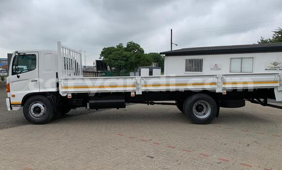 Buy Used Hino 300 Series White Truck in Chililabombwe in Copperbelt Buy Used Hino 300 Series White Truck in Chililabombwe in Copperbelt