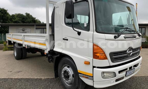 Buy Used Hino 300 Series White Truck in Chililabombwe in Copperbelt Buy Used Hino 300 Series White Truck in Chililabombwe in Copperbelt
