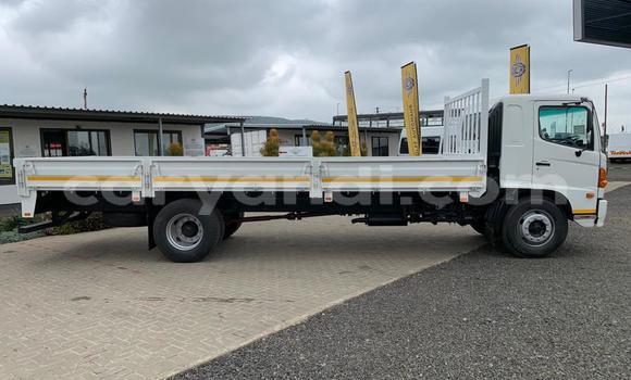 Buy Used Hino 300 Series White Truck in Chililabombwe in Copperbelt Buy Used Hino 300 Series White Truck in Chililabombwe in Copperbelt
