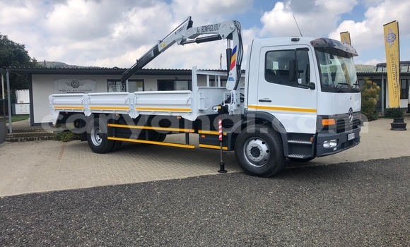 Nunua Ilio tumika Mercedes–Benz 1520 Nyeupe Lori ndani ya Chingola nchini Zambia Nunua Ilio tumika Mercedes–Benz 1520 Nyeupe Lori ndani ya Chingola nchini Zambia