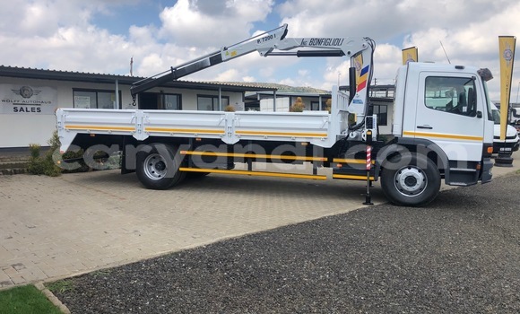 Nunua Ilio tumika Mercedes–Benz 1520 Nyeupe Lori ndani ya Chingola nchini Zambia Nunua Ilio tumika Mercedes–Benz 1520 Nyeupe Lori ndani ya Chingola nchini Zambia