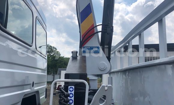 Nunua Ilio tumika Mercedes–Benz 1520 Nyeupe Lori ndani ya Chingola nchini Zambia Nunua Ilio tumika Mercedes–Benz 1520 Nyeupe Lori ndani ya Chingola nchini Zambia