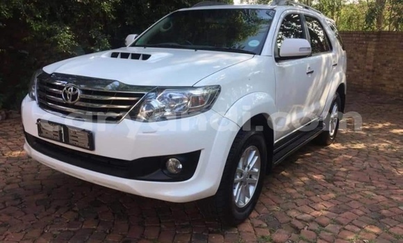 Acheter Occasion Voiture Toyota Fortuner Blanc à Chipata, Zambie Acheter Occasion Voiture Toyota Fortuner Blanc à Chipata, Zambie