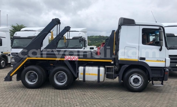 Acheter Occasion Utilitaire Mercedes–Benz Arocs Blanc à Chililabombwe, Copperbelt Acheter Occasion Utilitaire Mercedes–Benz Arocs Blanc à Chililabombwe, Copperbelt