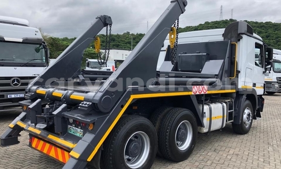 Acheter Occasion Utilitaire Mercedes–Benz Arocs Blanc à Chililabombwe, Copperbelt Acheter Occasion Utilitaire Mercedes–Benz Arocs Blanc à Chililabombwe, Copperbelt