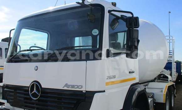 Acheter Occasion Utilitaire Mercedes–Benz 1520 Blanc à Chililabombwe, Copperbelt Acheter Occasion Utilitaire Mercedes–Benz 1520 Blanc à Chililabombwe, Copperbelt