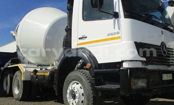 Acheter Occasion Utilitaire Mercedes–Benz 1520 Blanc à Chililabombwe, Copperbelt Acheter Occasion Utilitaire Mercedes–Benz 1520 Blanc à Chililabombwe, Copperbelt