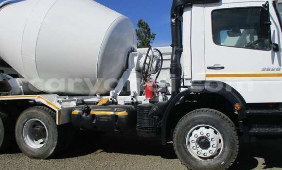 Acheter Occasion Utilitaire Mercedes–Benz 1520 Blanc à Chililabombwe, Copperbelt Acheter Occasion Utilitaire Mercedes–Benz 1520 Blanc à Chililabombwe, Copperbelt