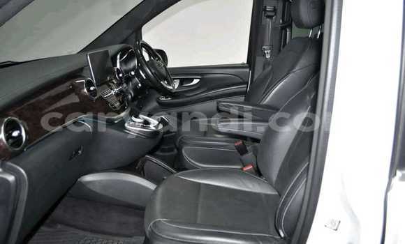 Tenga Tsaru Mercedes‒Benz V-klasse Chena Mota in Kabwe in Zambia Tenga Tsaru Mercedes‒Benz V-klasse Chena Mota in Kabwe in Zambia