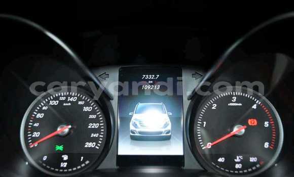 Tenga Tsaru Mercedes‒Benz V-klasse Chena Mota in Kabwe in Zambia Tenga Tsaru Mercedes‒Benz V-klasse Chena Mota in Kabwe in Zambia