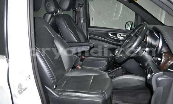 Tenga Tsaru Mercedes‒Benz V-klasse Chena Mota in Kabwe in Zambia Tenga Tsaru Mercedes‒Benz V-klasse Chena Mota in Kabwe in Zambia