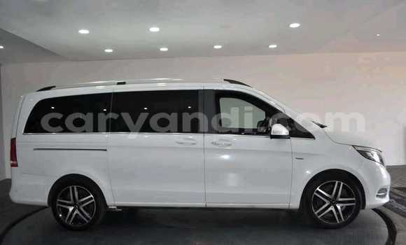 Tenga Tsaru Mercedes‒Benz V-klasse Chena Mota in Kabwe in Zambia Tenga Tsaru Mercedes‒Benz V-klasse Chena Mota in Kabwe in Zambia