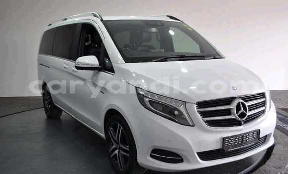 Tenga Tsaru Mercedes‒Benz V-klasse Chena Mota in Kabwe in Zambia Tenga Tsaru Mercedes‒Benz V-klasse Chena Mota in Kabwe in Zambia