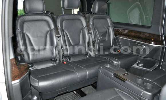 Tenga Tsaru Mercedes‒Benz V-klasse Chena Mota in Kabwe in Zambia Tenga Tsaru Mercedes‒Benz V-klasse Chena Mota in Kabwe in Zambia