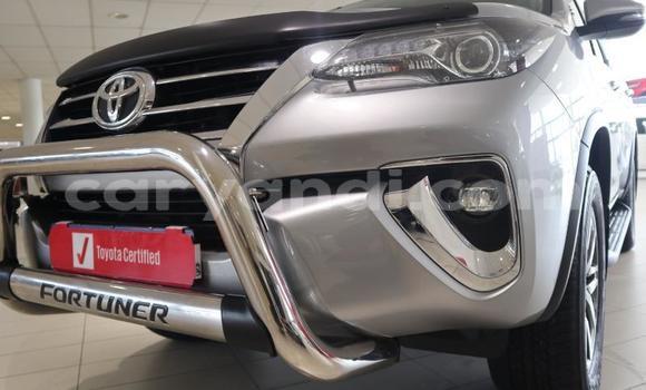Acheter Occasion Voiture Toyota Fortuner Blanc à Lusaka, Zambie Acheter Occasion Voiture Toyota Fortuner Blanc à Lusaka, Zambie